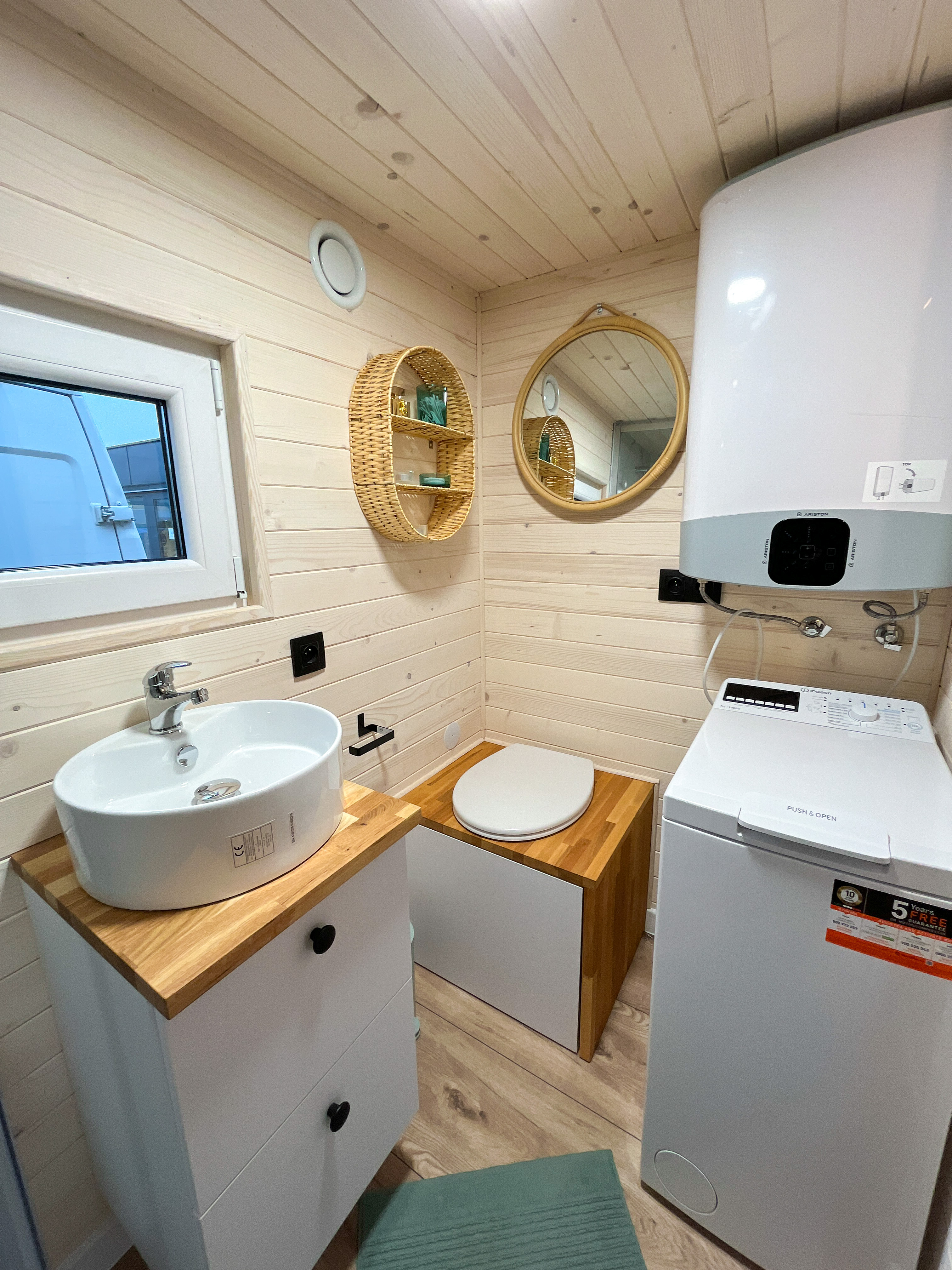 Tiny House, Maison Conteneur, Maison Modulaire, Mini-Maison - French Kiss Tiny House, Maison Conteneur, Maison Modulaire, Mini-Maison - French Kiss